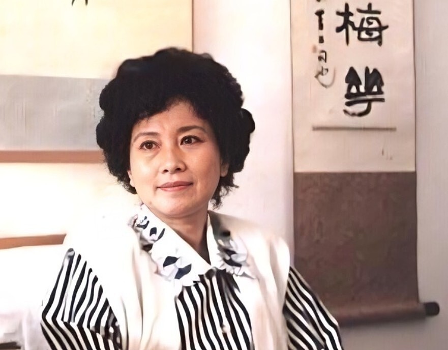 87岁的范曾也没想到，娶小自己50岁少妻的他，已然成了一个笑话（组图） - 3