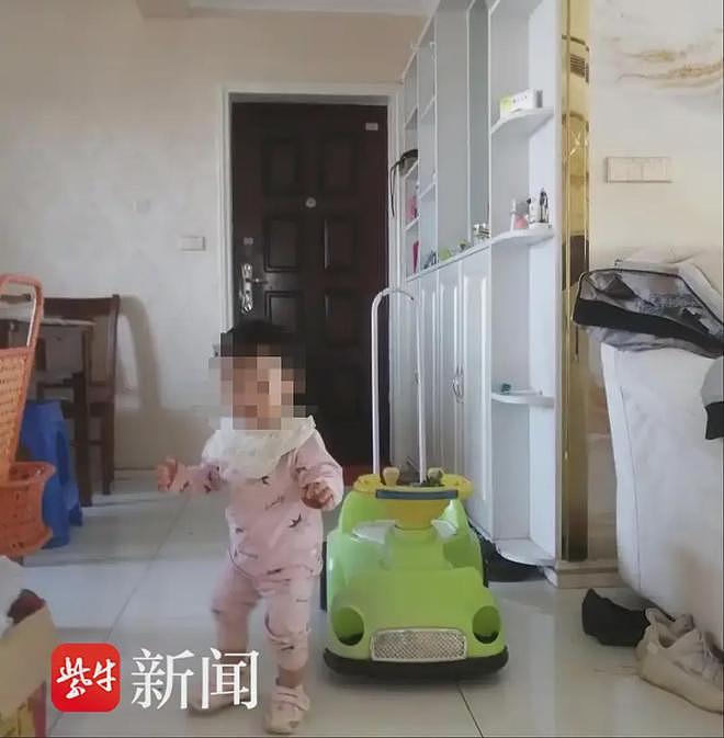 3岁娃从16楼电梯走道坠亡!母亲扔垃圾仅离开10分钟,家属质疑窗台低、无限位器、灭火器乱摆,物业只愿赔1万(组图) - 1
