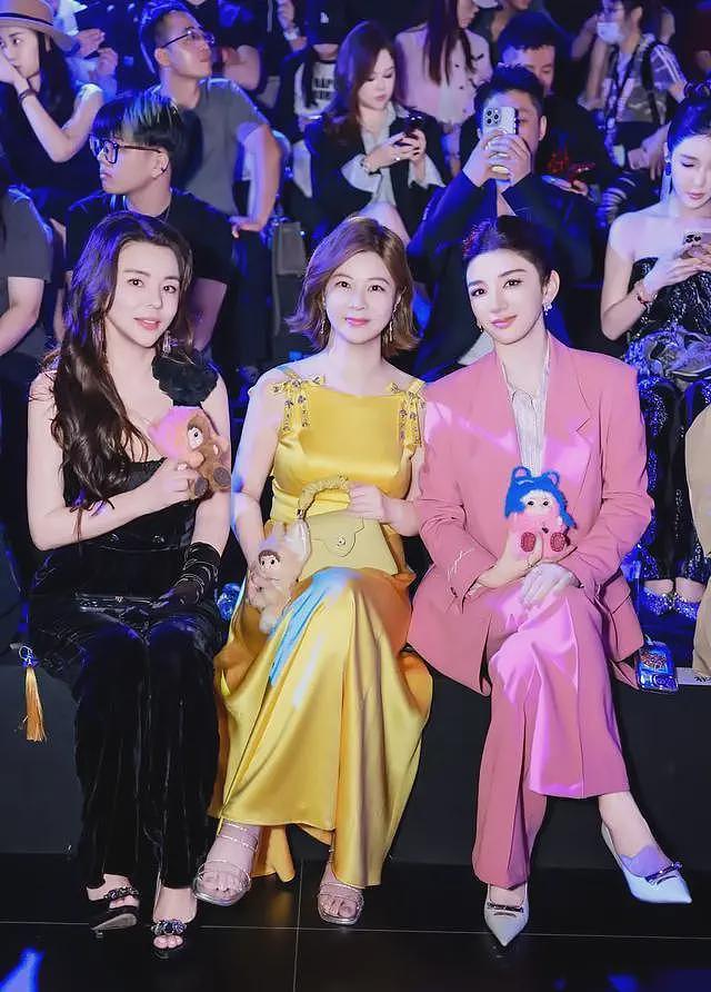 杜华晒星二代走秀!甜馨比李小璐还高,酒窝有星范儿,黄奕尴尬了(组图) - 3