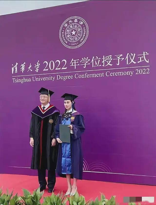 真不怪传闻,身价300亿的赌王千金何超欣,跟港姐利智长相神似(组图) - 18