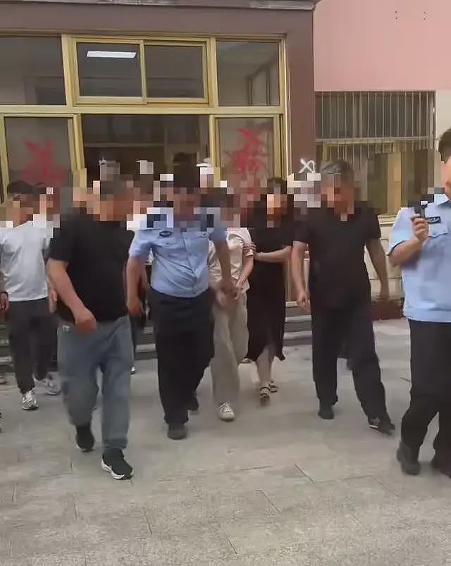 河北女子家暴去世后续，婆婆下跪求饶，被抓画面曝光，姚晨发声（组图） - 12