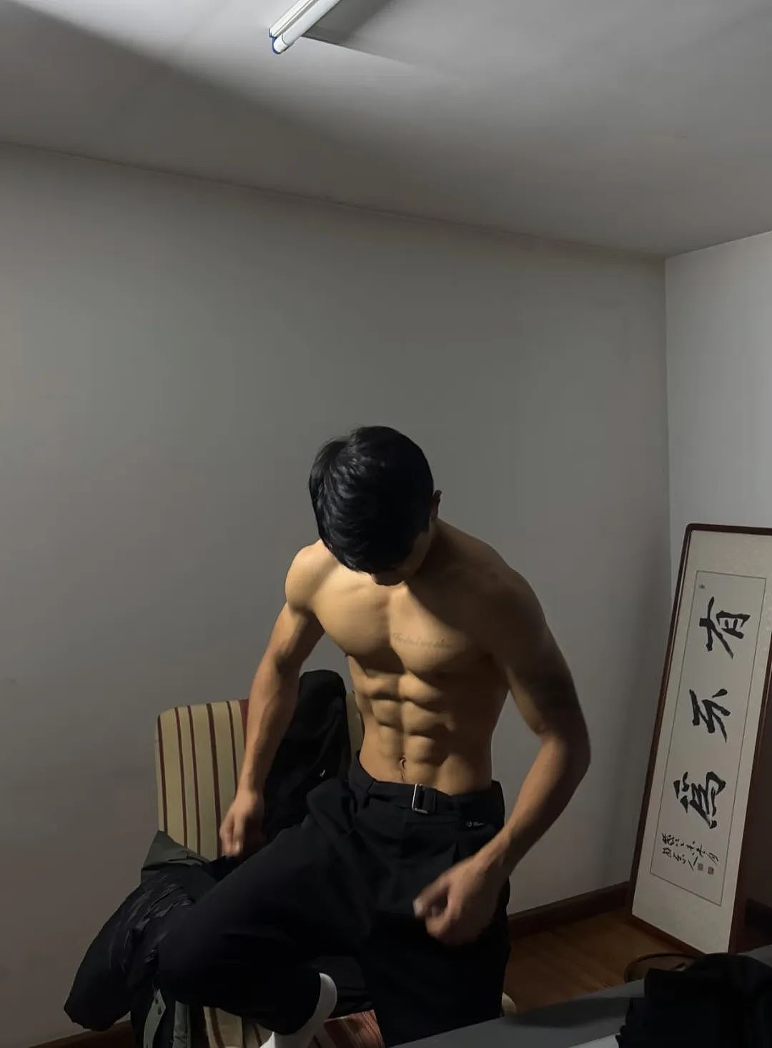 【帅哥】宁波黑皮腹肌体育生,几张神图爆火全网,百分之八十的男粉都见过(组图) - 7