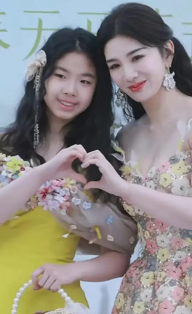 杜华晒星二代走秀!甜馨比李小璐还高,酒窝有星范儿,黄奕尴尬了(组图) - 15