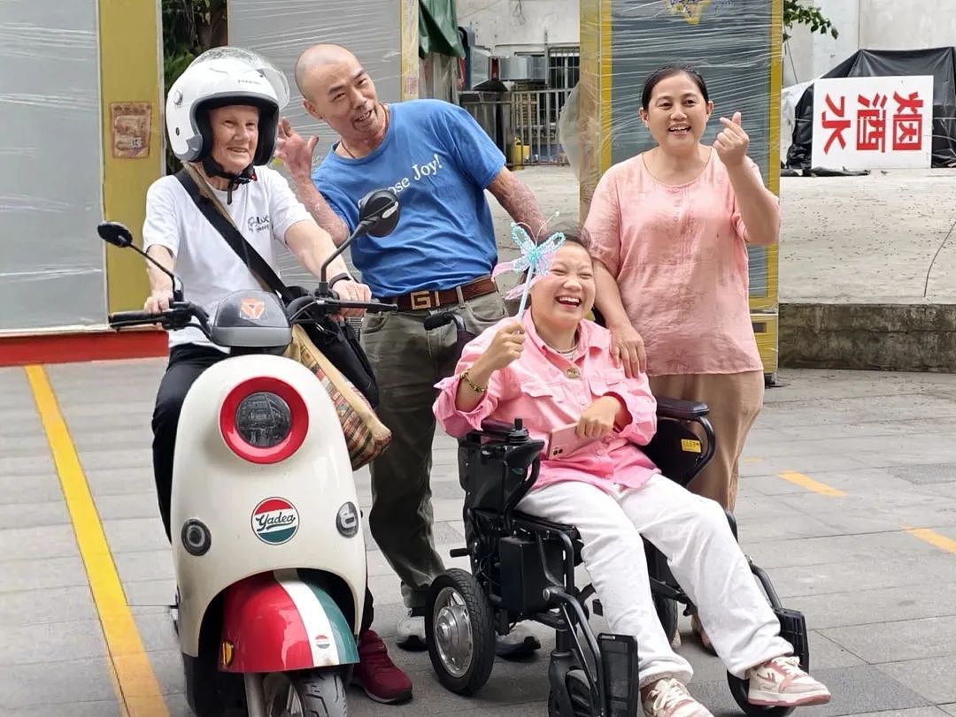 “英国不需要我”!80岁英国奶奶在成都住了17年,救了800多个中国家庭(组图) - 19