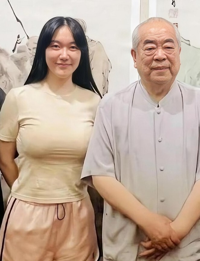 87岁的范曾也没想到，娶小自己50岁少妻的他，已然成了一个笑话（组图） - 1