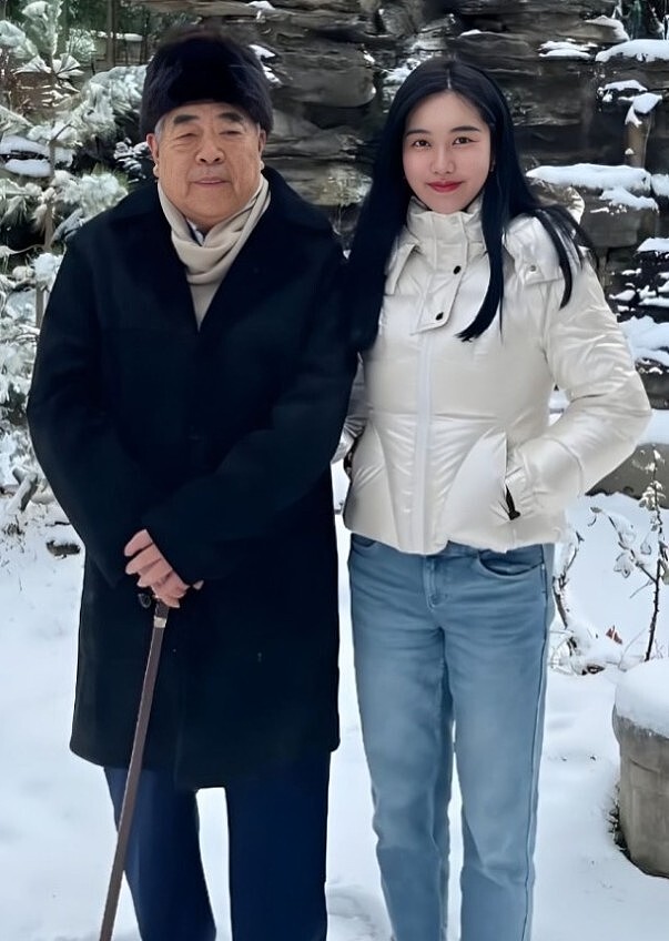87岁的范曾也没想到，娶小自己50岁少妻的他，已然成了一个笑话（组图） - 13