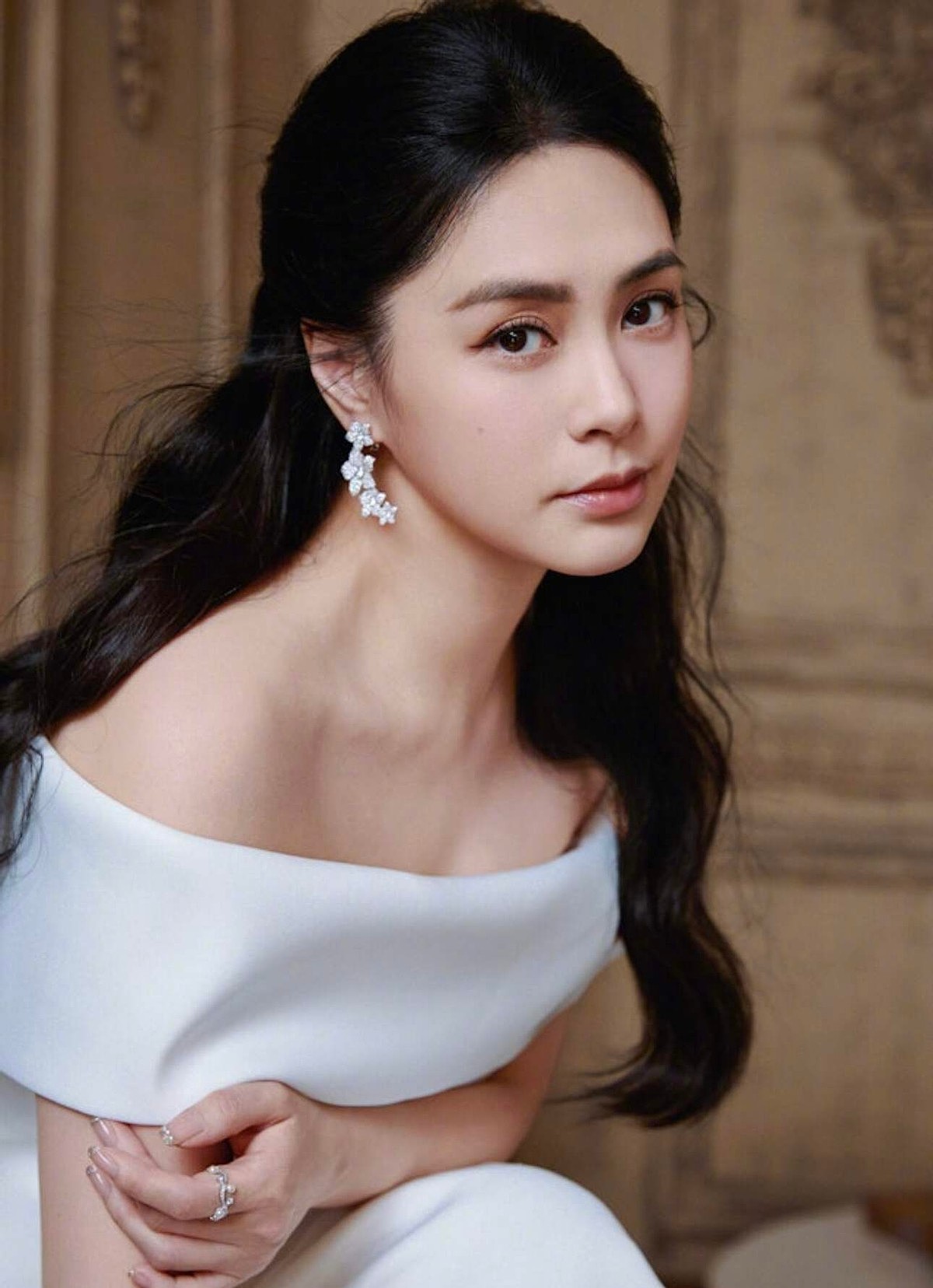 香港知名女星减肥成功晒事业线，住两千尺北京豪宅，是隐形富婆（组图） - 4