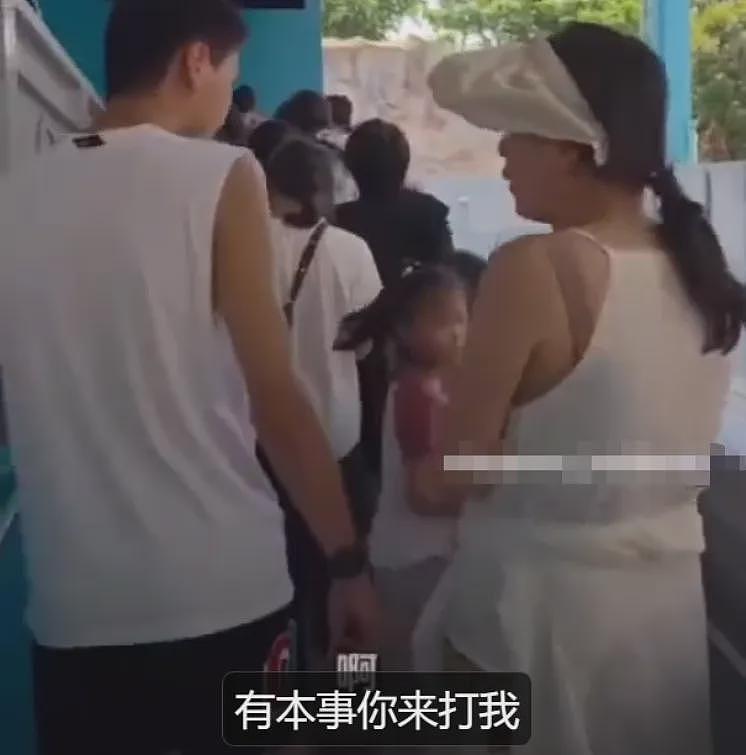 华人妈妈带娃插队,怒呛:“没有中国就没有你们国家...”言论引争议(视频/组图) - 5