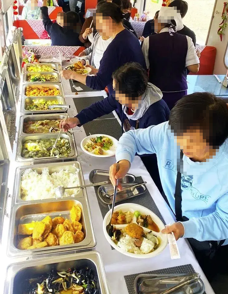 “火车上也能吃自助”,沈阳局推列车自助餐:早餐25元,午晚餐35元(组图) - 1