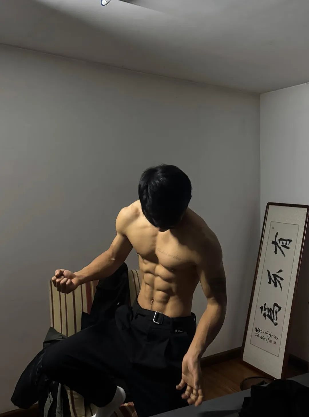 【帅哥】宁波黑皮腹肌体育生,几张神图爆火全网,百分之八十的男粉都见过(组图) - 8
