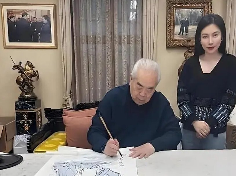87岁的范曾也没想到，娶小自己50岁少妻的他，已然成了一个笑话（组图） - 16