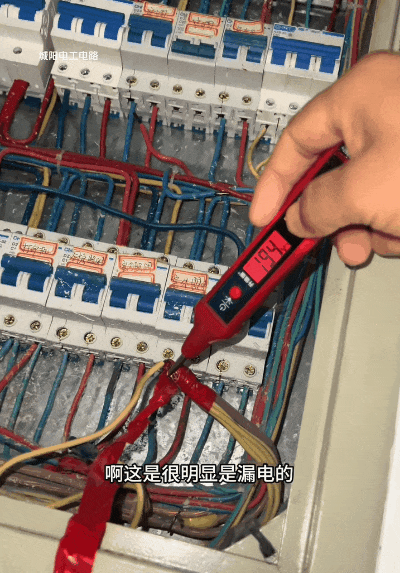 厨房爆炸、电器自燃！网友围观青岛电工“破案”，真相令人唏嘘（组图） - 25