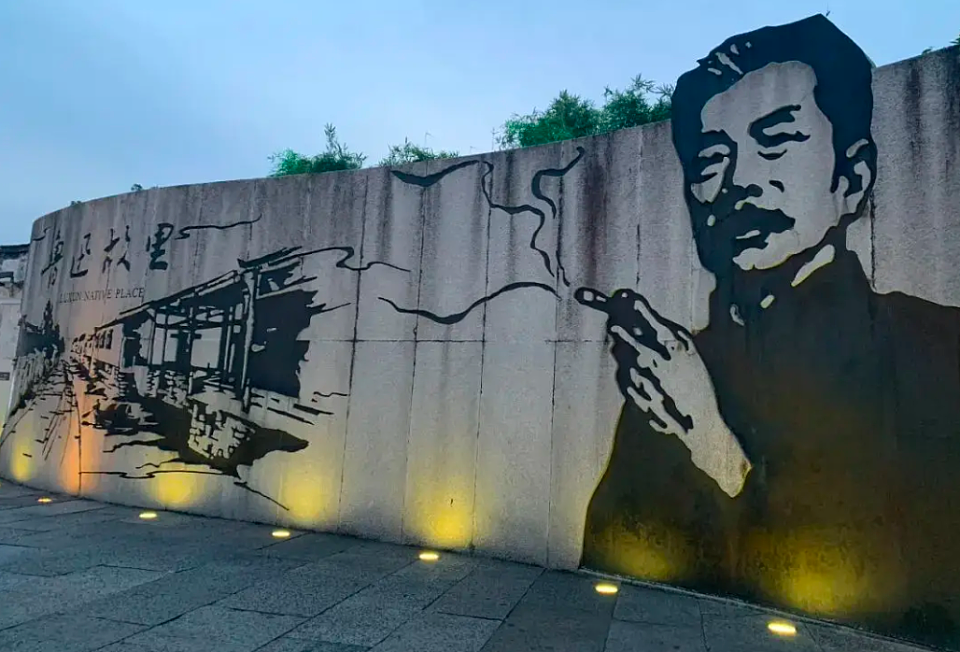 投诉鲁迅抽烟的孙女士，被扒了（组图） - 1