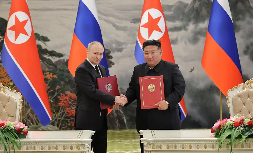 金正恩抚摸士兵遗像落泪，既给俄罗斯提了个醒，也给韩国敲响警钟（组图） - 3