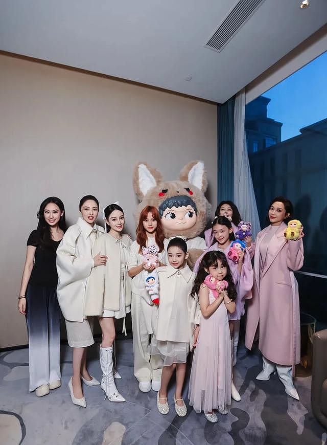 杜华晒星二代走秀!甜馨比李小璐还高,酒窝有星范儿,黄奕尴尬了(组图) - 1