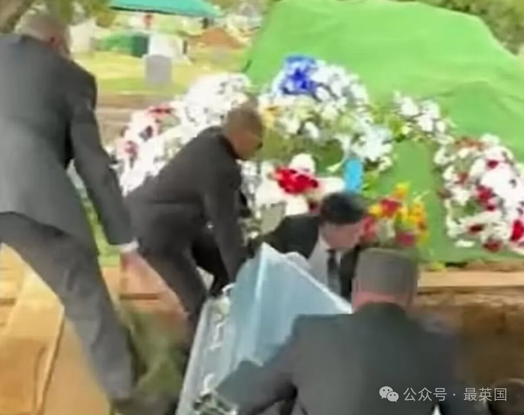 史上最离谱葬礼！扶灵人和全家连人带棺掉进墓坑，儿子被父亲棺木砸进坟墓当场昏迷…（组图） - 9
