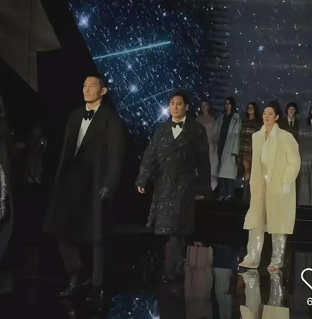 杜华晒星二代走秀!甜馨比李小璐还高,酒窝有星范儿,黄奕尴尬了(组图) - 14