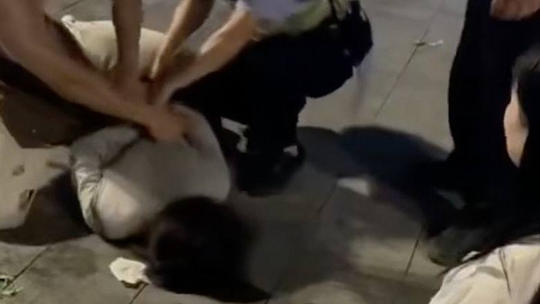 广州24岁女持刀尾随14岁少年，警方：女子确诊精神分裂（组图） - 1