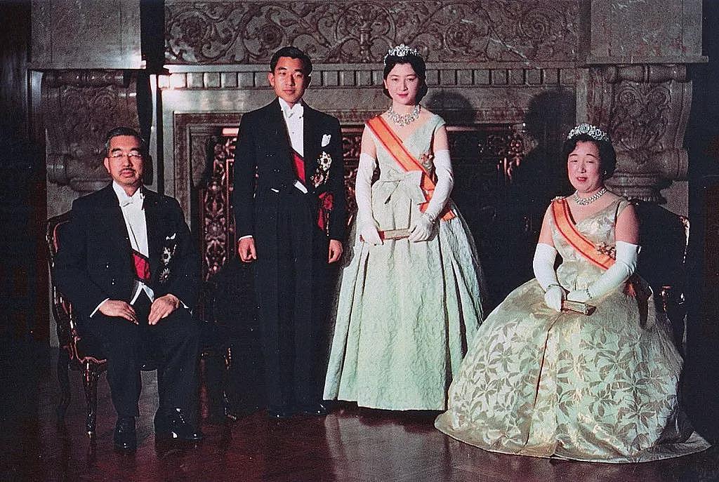 日本“平民皇后”超奢靡生活曝光!太子妃时期花13亿买衣服,网友:本来也是财阀千金!(组图) - 8