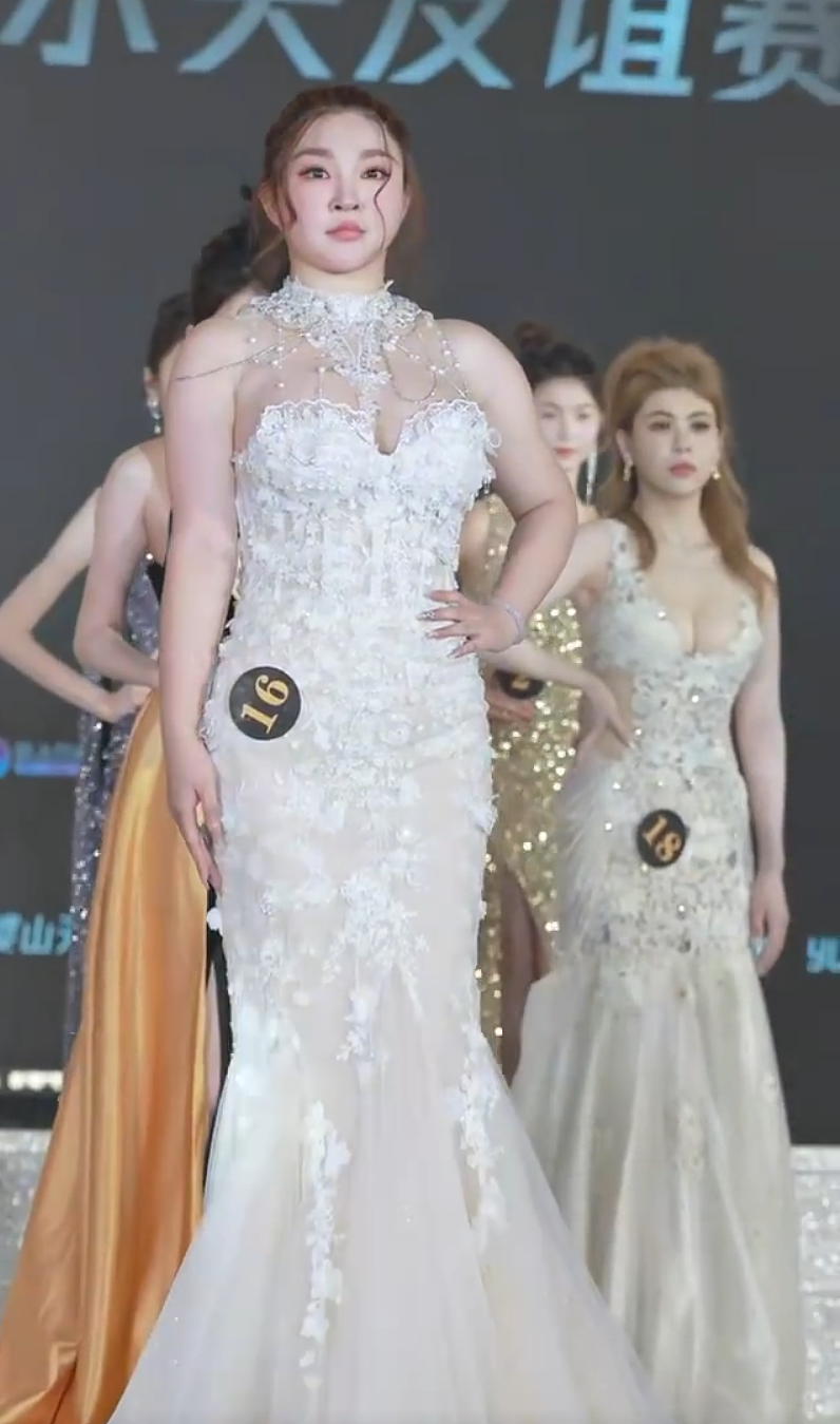 丰腴美人炸场选美！环球小姐最佳身材奖得主身材惹争议，网友：明年我也报名选美去（组图） - 1