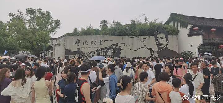鲁迅夹烟墙画被投诉,多方回应,投诉者已删帖(组图) - 4