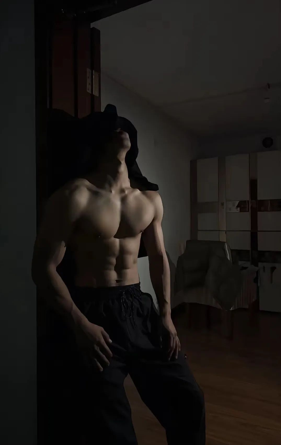 【帅哥】宁波黑皮腹肌体育生,几张神图爆火全网,百分之八十的男粉都见过(组图) - 6