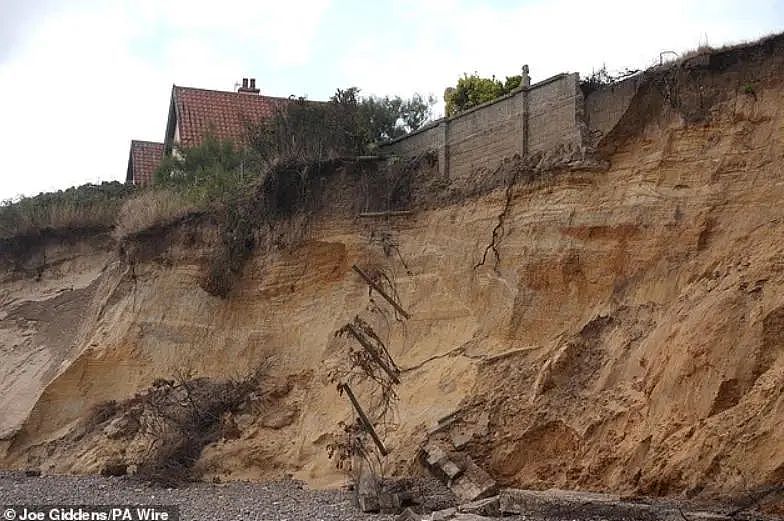 英国88岁老奶奶心痛表示：我住了25年的家快要掉进海里了！（组图） - 7