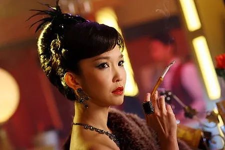 为入狱老公高龄产子？未成年爱上亿万富豪，谈11年不旺夫遭劈腿，又谈20年父女恋把老公熬成爷？（组图） - 25