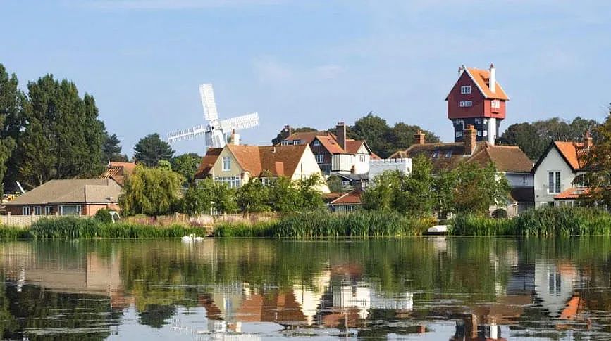 英国88岁老奶奶心痛表示：我住了25年的家快要掉进海里了！（组图） - 2