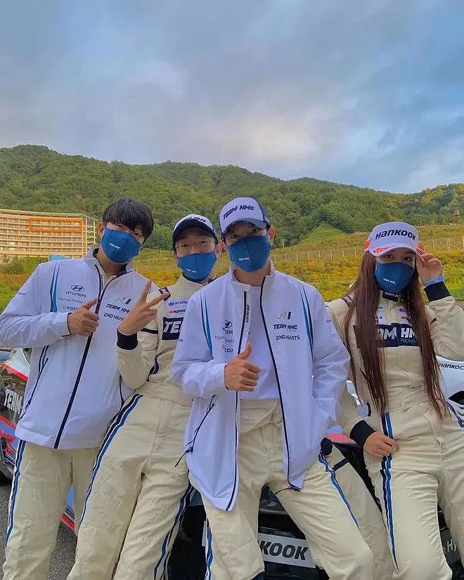 【美女】蜂腰翘臀大长腿、还有神仙颜值！最辣女司机让网友都沸腾了…（组图） - 5