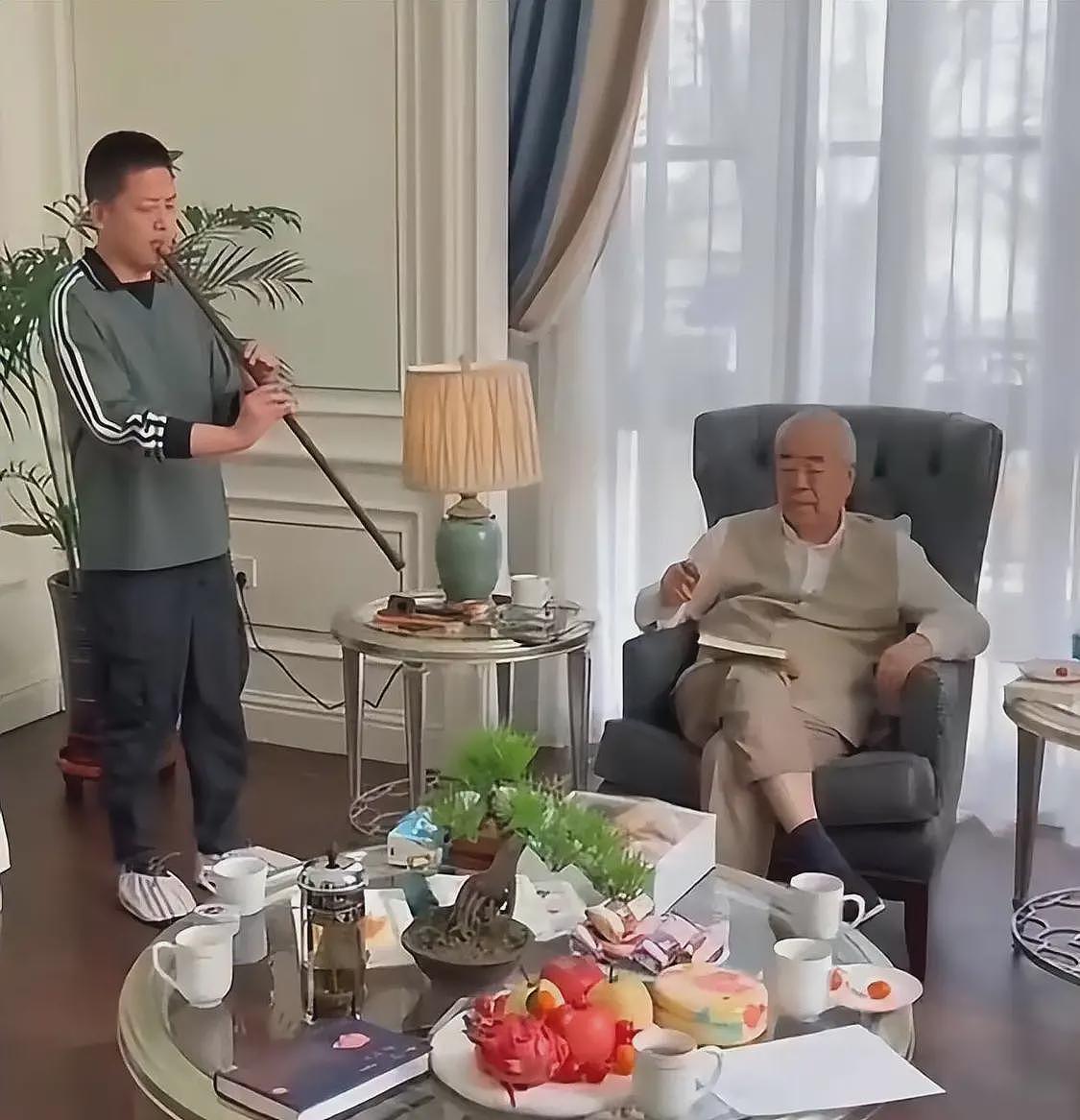 范曾继子晒父母恩爱合影,疑挑衅徐萌,好友曝范曾赵忠祥过往(组图) - 3