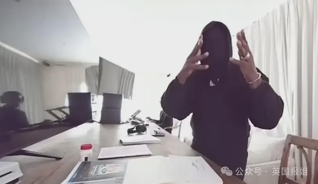 金卡戴珊和侃爷大女儿成熟穿搭震惊外网!网友痛骂打扮过于“卡戴珊化”:求求,她才12岁(组图) - 24
