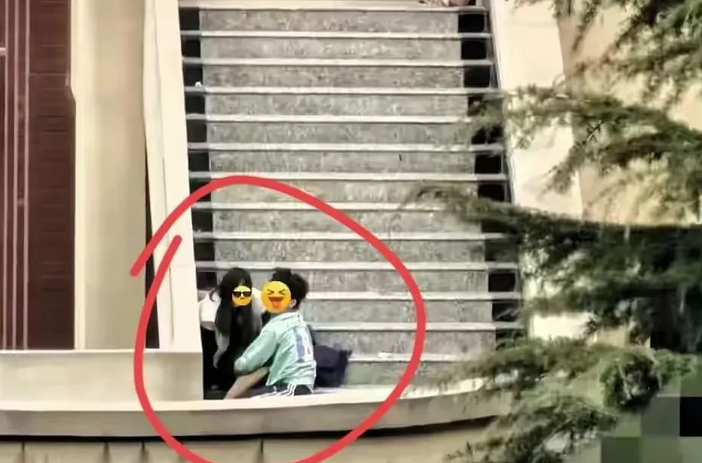 女孩朋友圈同步和男友亲密行为被举报，一看女孩这年龄评论区骂疯（组图） - 8