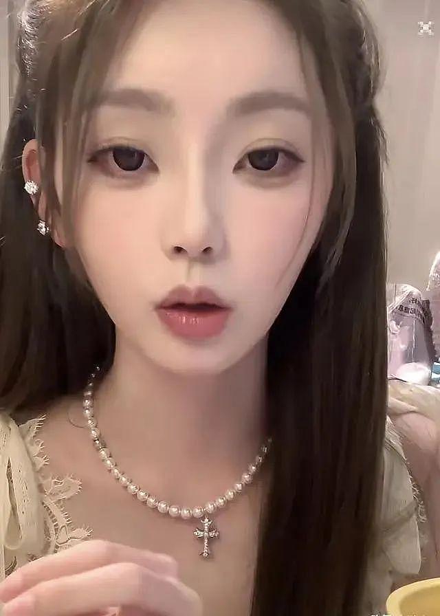 懒懒疑已搬出王思聪豪宅，眼睛红肿开播卖货，结果评论区大翻车（组图） - 1
