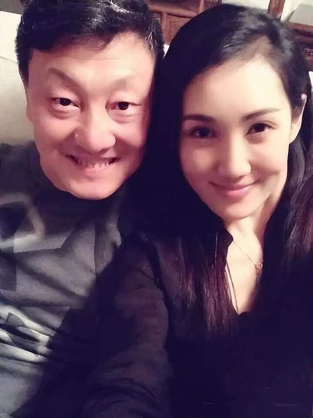 57岁韩磊出轨致小三怀孕！妻子牺牲事业换来背叛，本人疯狂捂嘴（组图） - 14