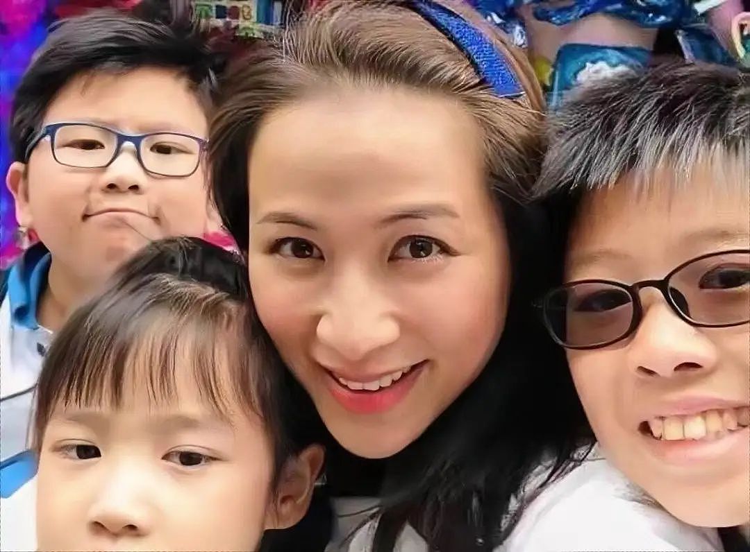 香港过气艳星宣布复出,化老妆演母亲角色,参加商演遇“咸猪手”(组图) - 8