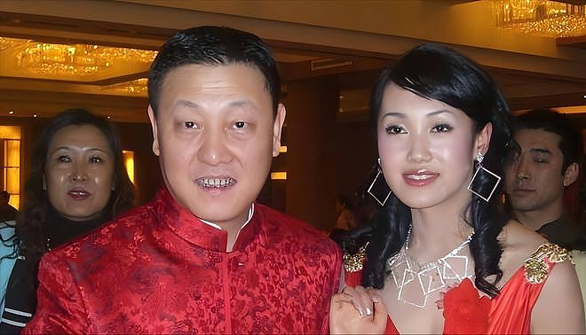 韩磊被曝出轨致女生怀孕，承诺给女方100万却反悔，女方晒亲吻照（组图） - 12