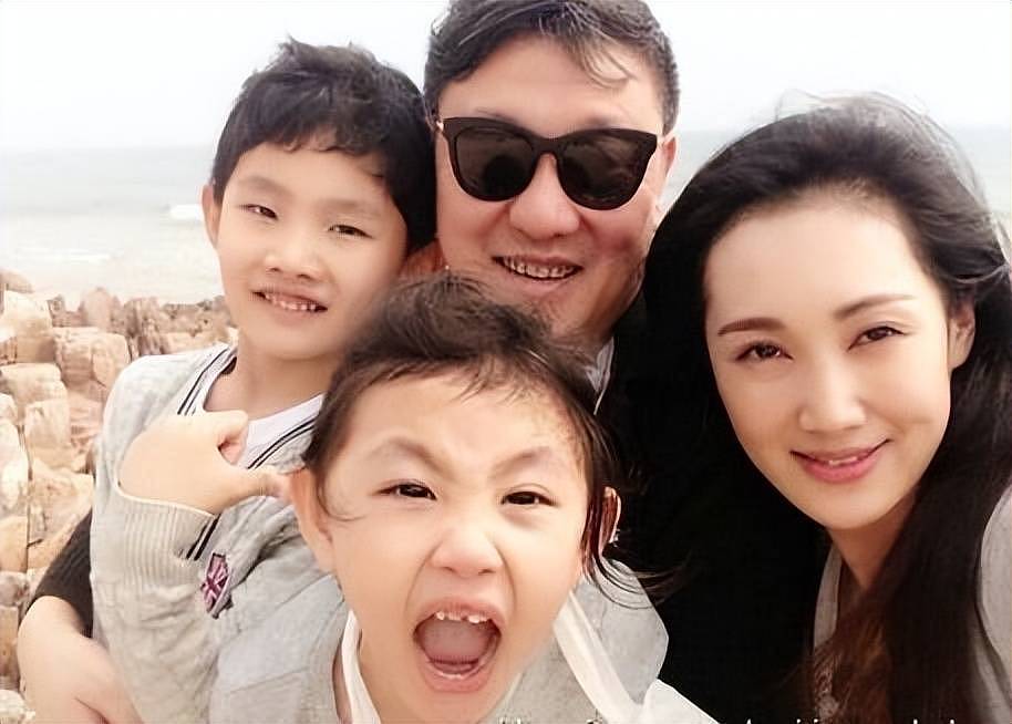 曝韩磊出轨致女性怀孕，对方小21岁，没原配漂亮，认识好几年了（组图） - 19