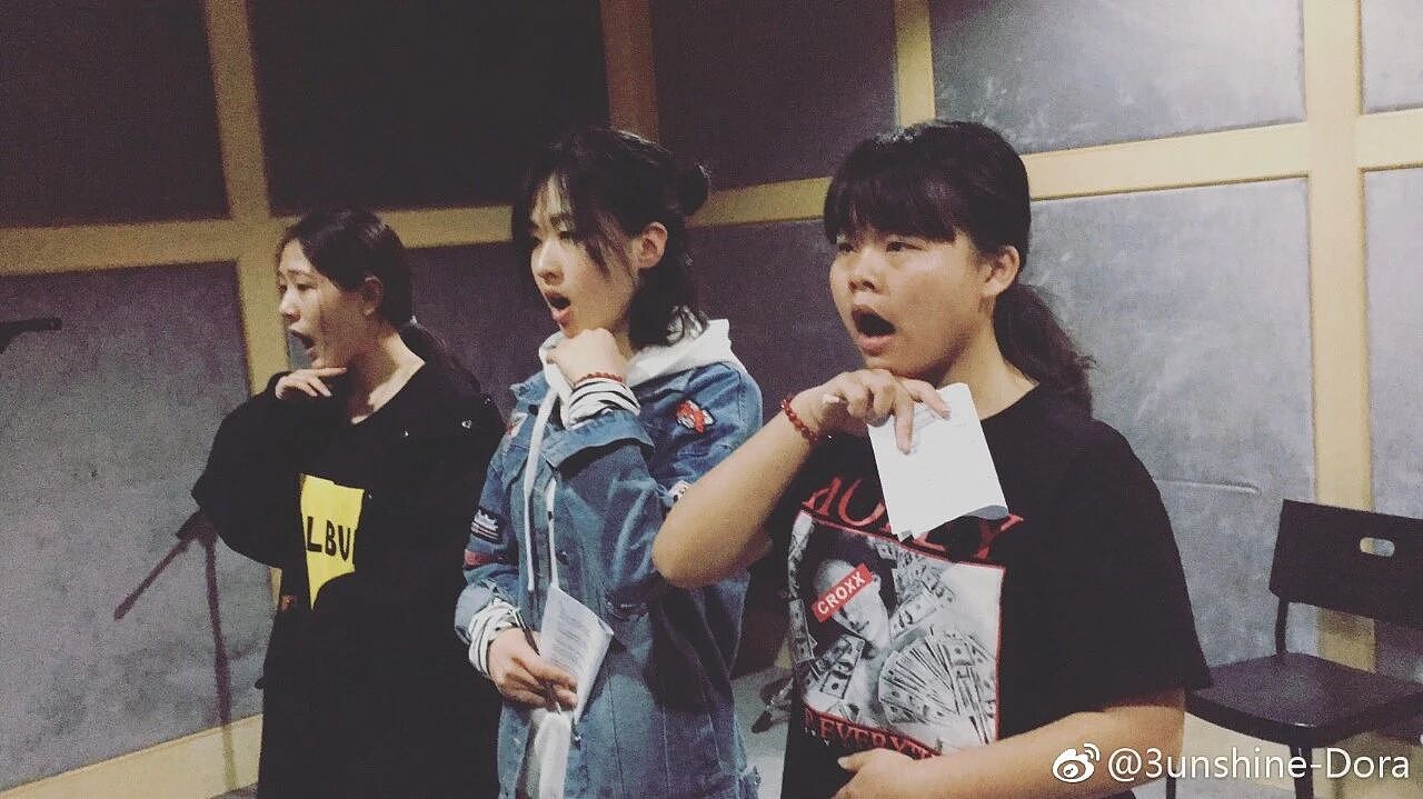 靠“丑”闯入内娱,女孩们熬到了第十年(组图) - 13