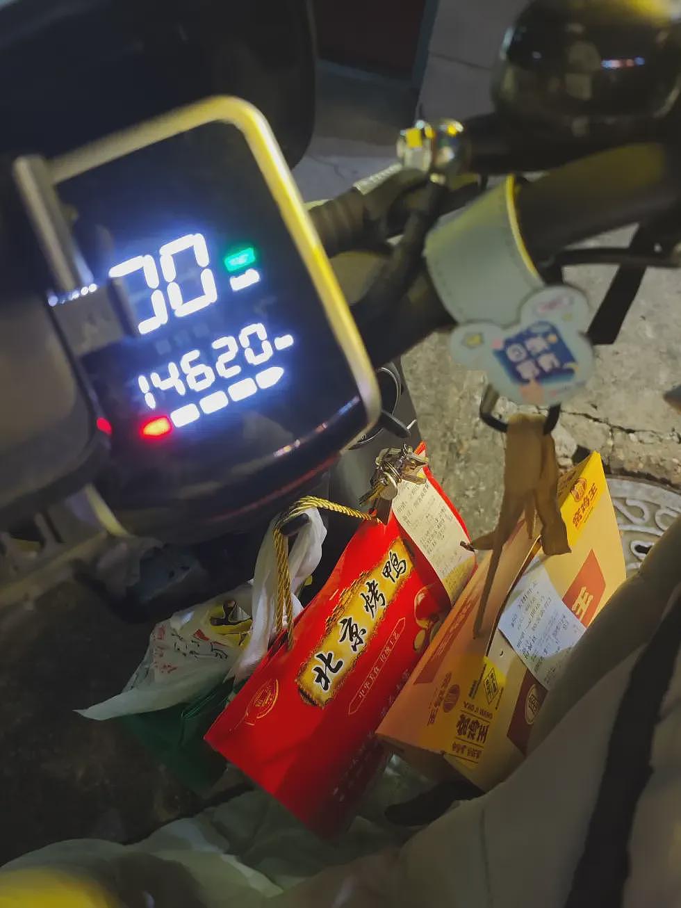 体制内95后，上班写材料，下班送外卖（组图） - 7