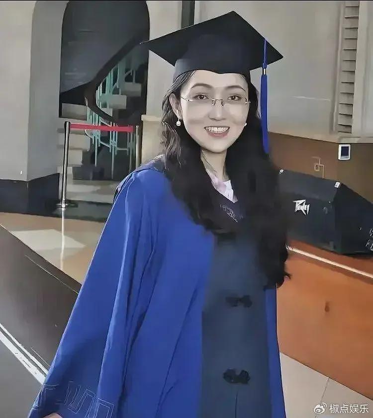 尴尬还是发生了！26天了还没回应，武汉大学生迎新直播被骂到关评（组图） - 5