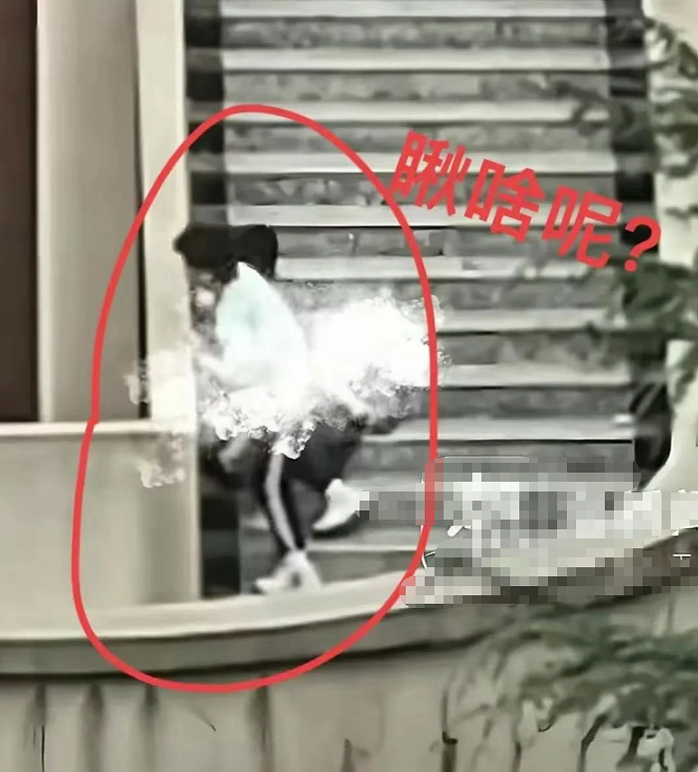女孩朋友圈同步和男友亲密行为被举报，一看女孩这年龄评论区骂疯（组图） - 9
