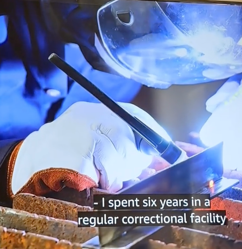 澳洲妹子恋上美国囚犯,不顾一切飞过去嫁给对方,最终还是后悔了,网友:真恋爱脑(组图) - 6
