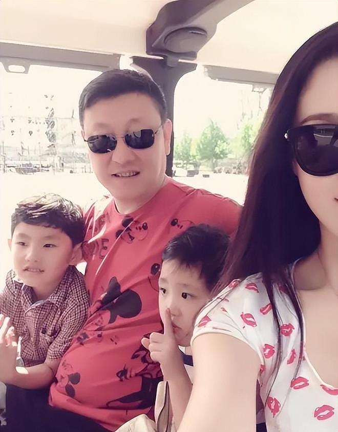 韩磊被曝出轨致女生怀孕，承诺给女方100万却反悔，女方晒亲吻照（组图） - 13