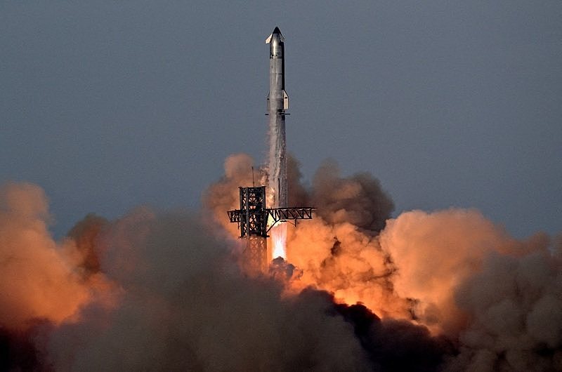 历经艰辛！SpaceX超重型星舰成功升空，助推器成功溅落墨西哥湾（视频/图） - 1