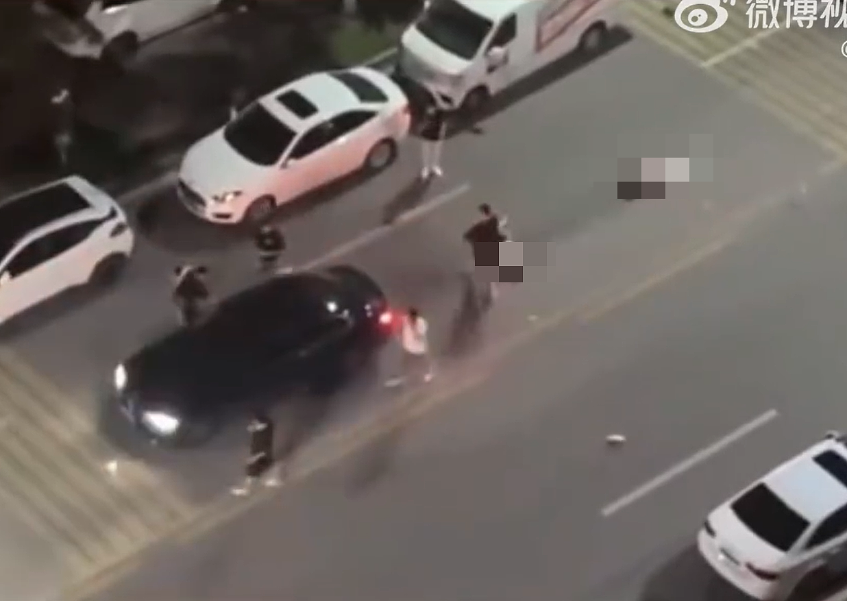 大陆BMW恶男杀红眼！来回冲撞辗人“2死1伤”满地血，惊悚画面曝（视频/组图） - 1