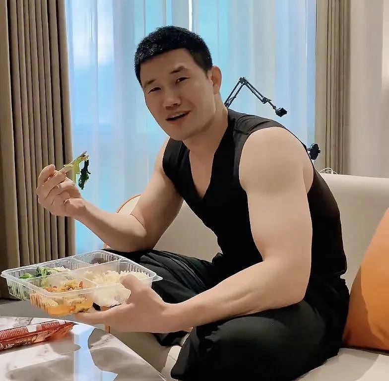 反诈老陈终究是输了，直播间刚开播就被封，认错喊话嘎子高抬贵手（组图） - 2