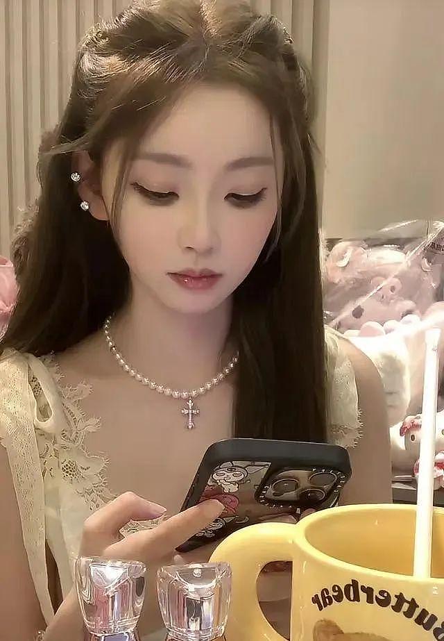 懒懒疑已搬出王思聪豪宅，眼睛红肿开播卖货，结果评论区大翻车（组图） - 8