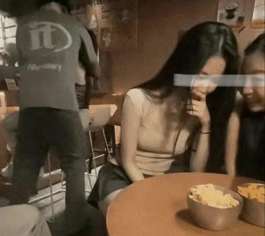 女孩朋友圈同步和男友亲密行为被举报，一看女孩这年龄评论区骂疯（组图） - 15