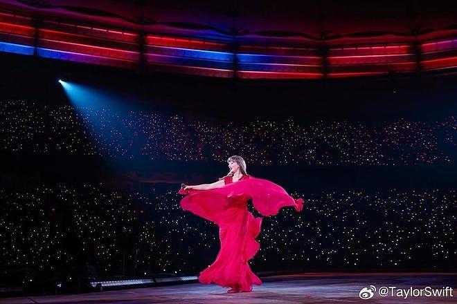 霉霉宣布订婚,“他就像一个人形金毛犬走向她,眼神里充满爱意”(组图) - 9